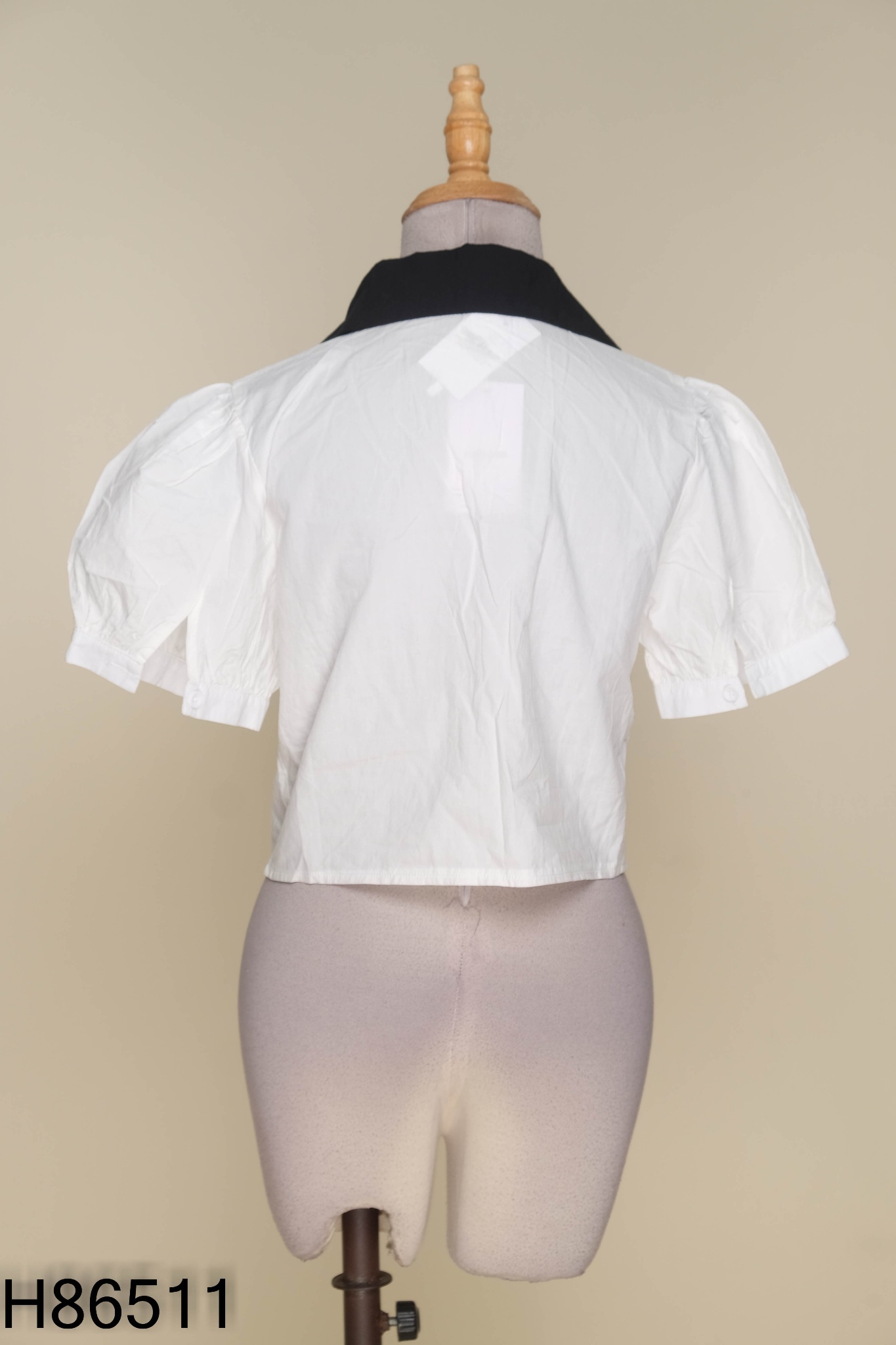 NEWTAG Áo trắng THE BASIC cổ đen