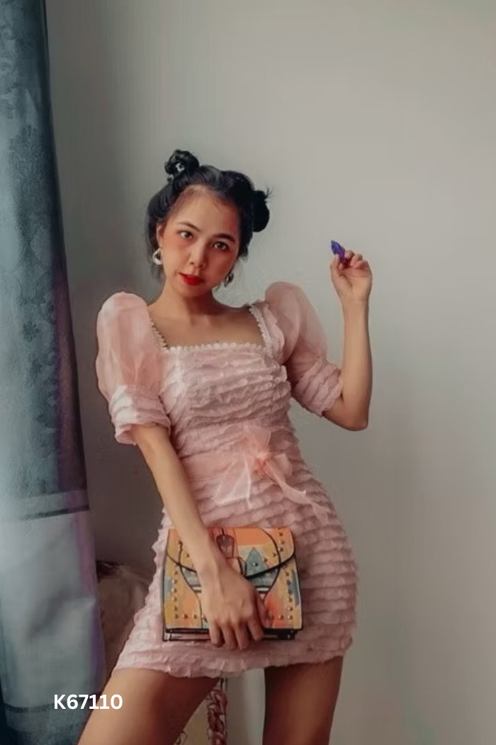 Váy hồng tay phồng bèo tầng