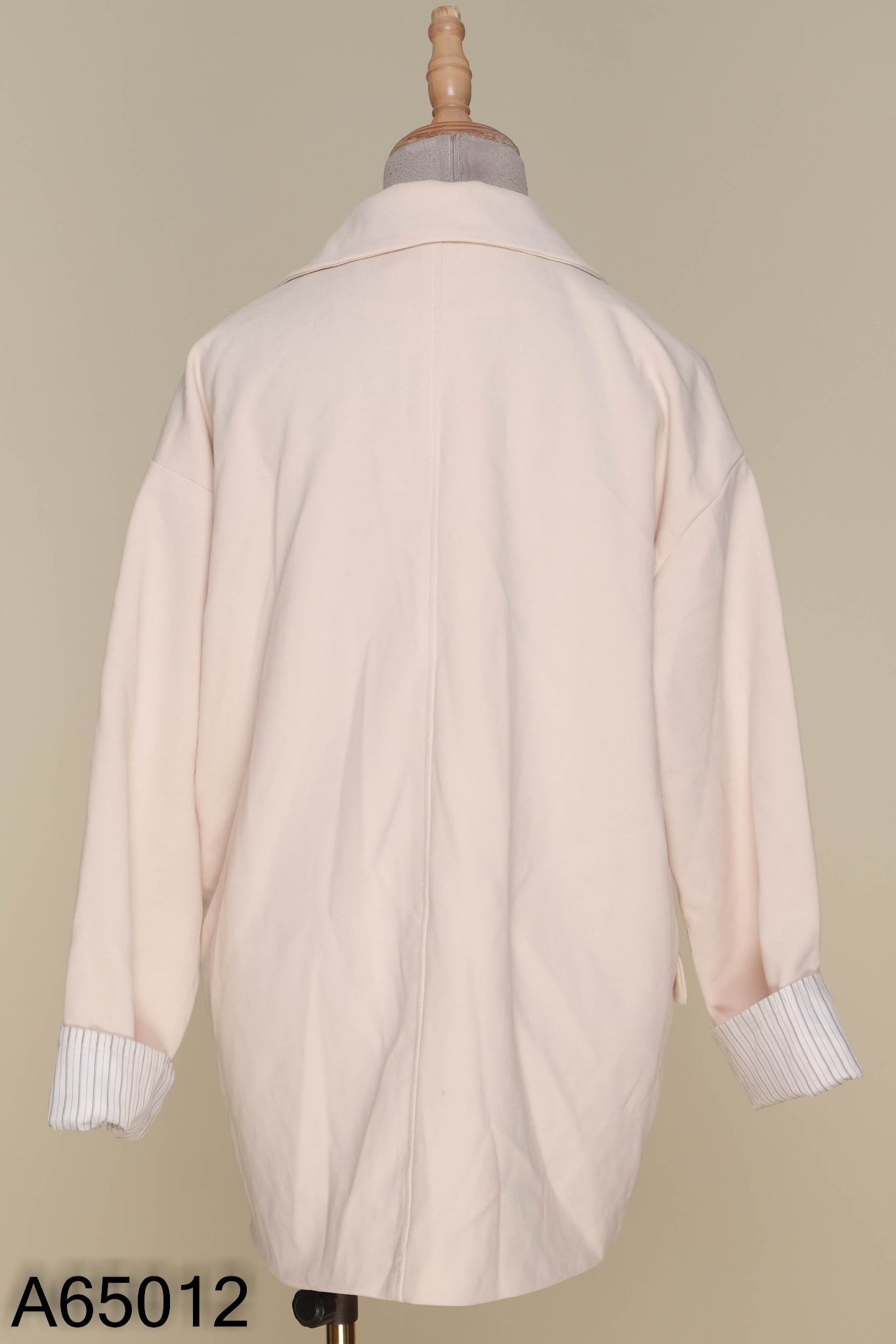 Áo blazer be tay xắn kiểu