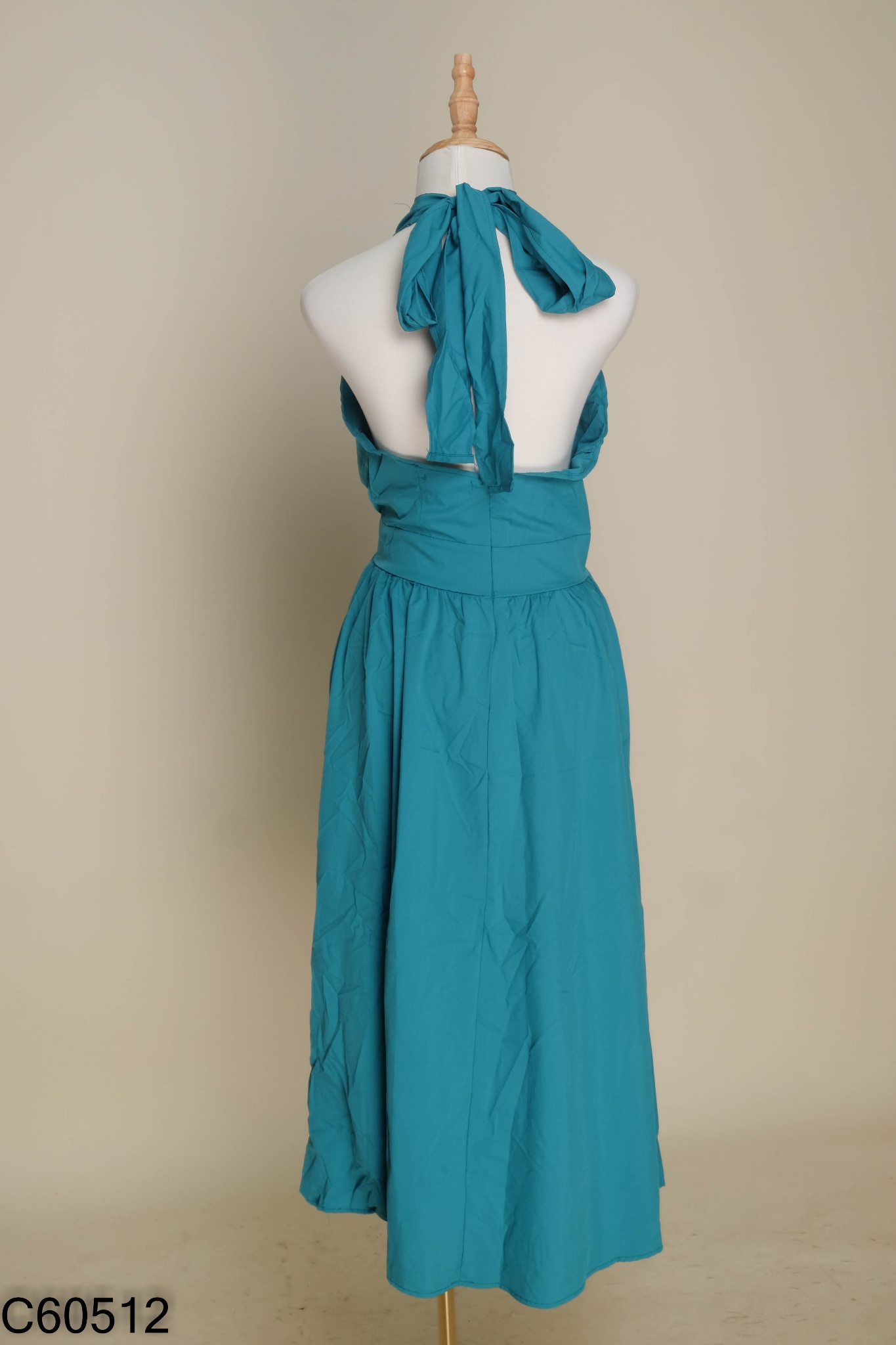 Váy maxi xanh cổ buộc