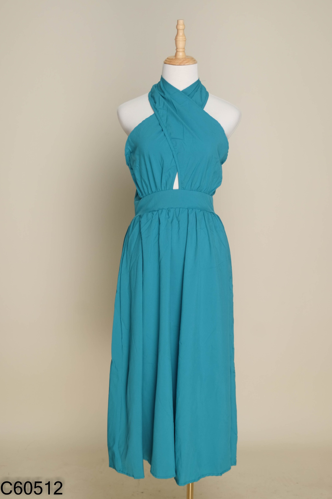 Váy maxi xanh cổ buộc