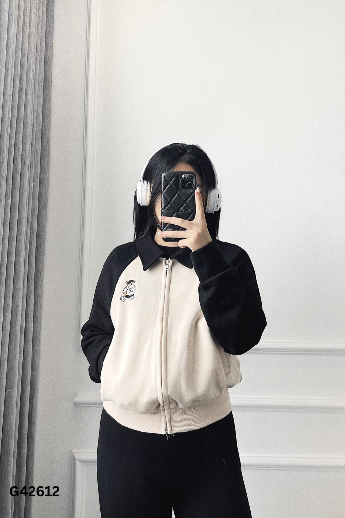 Áo nỉ be cổ đen