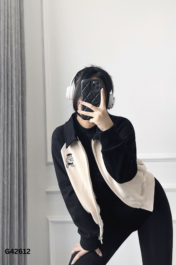 Áo nỉ be cổ đen