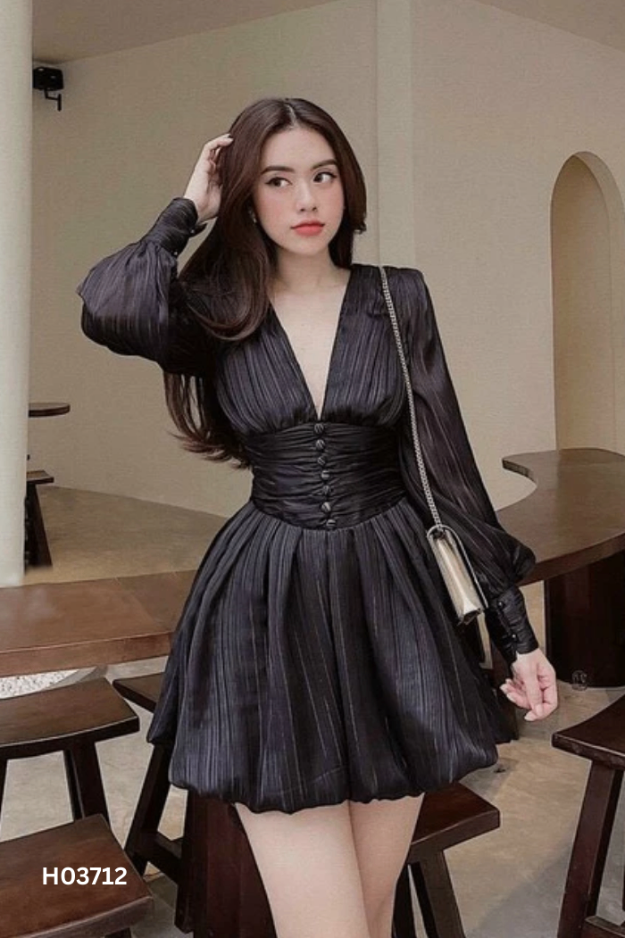 Váy nhỡ đen trơn cổ V