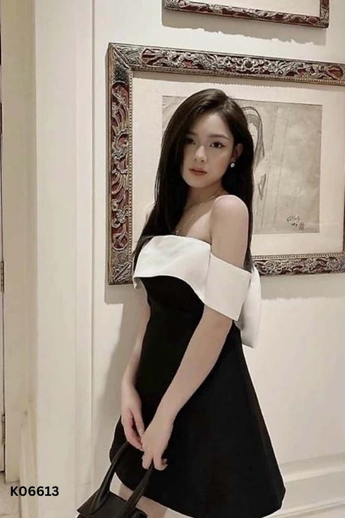 Váy trễ vai đen phối nơ trắng