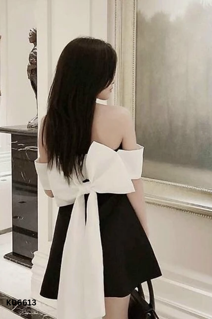 Váy trễ vai đen phối nơ trắng