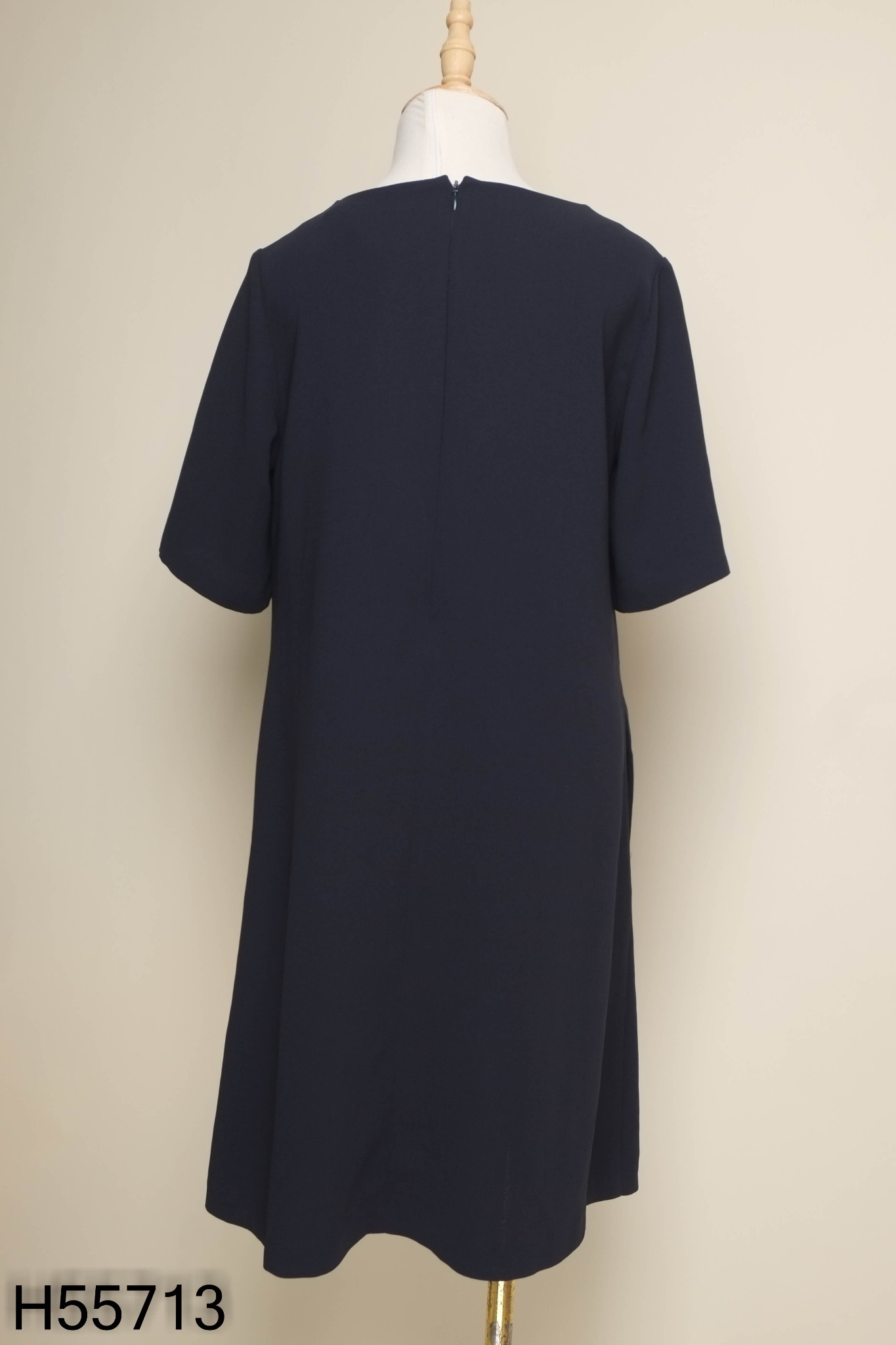 Váy UNIQLO xanh than suông