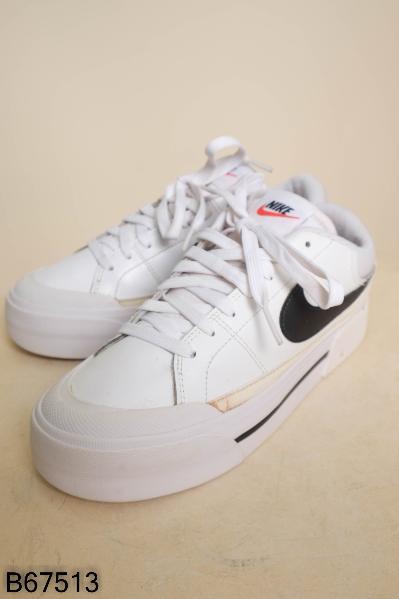 Giày sneakers trắng đen