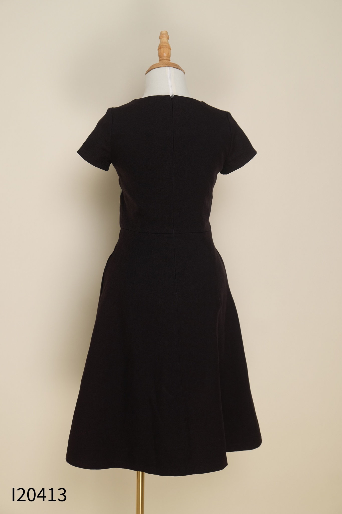 Váy ADORE DRESS đen thêu hoa