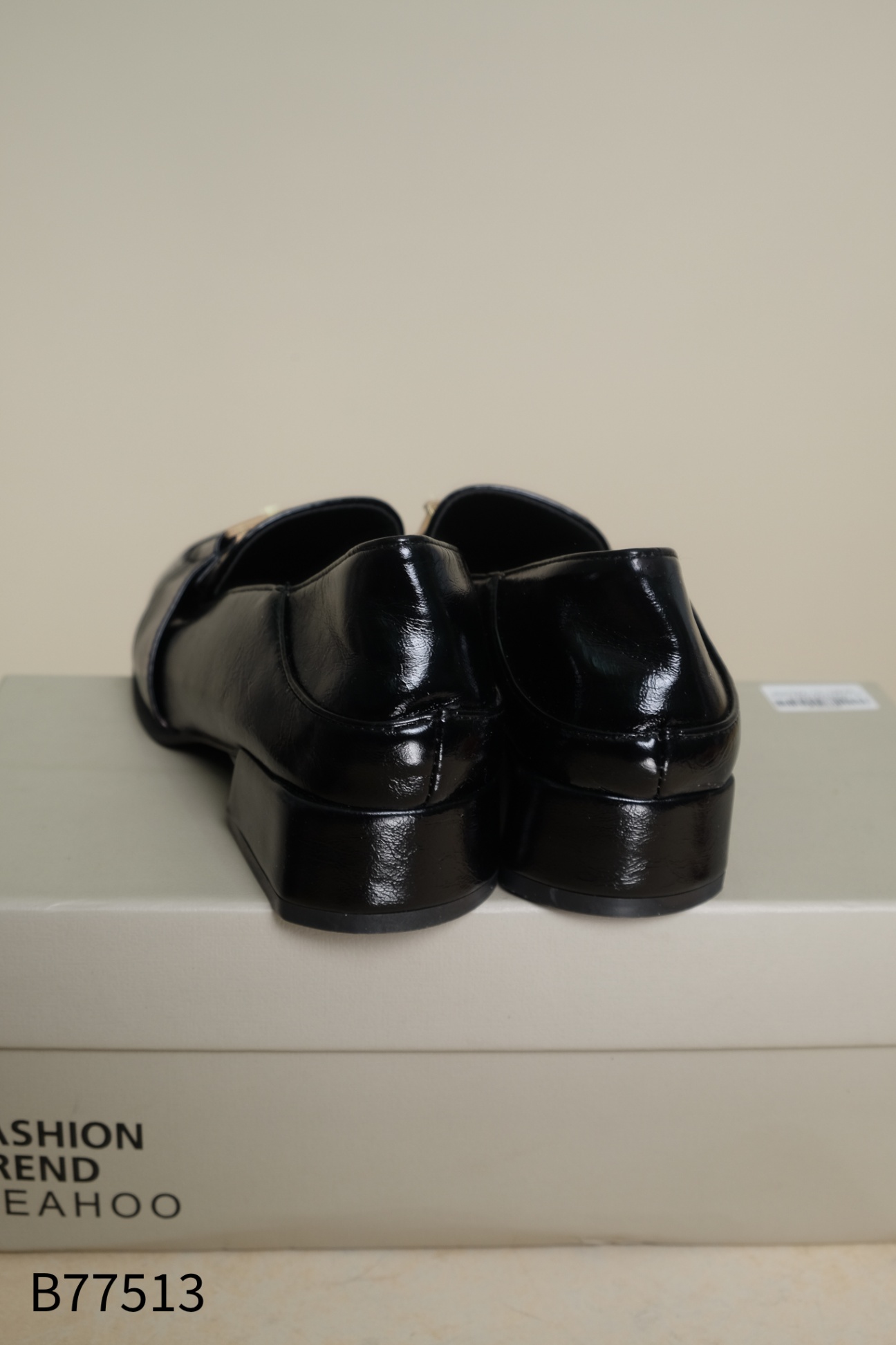 Giày loafer da đen