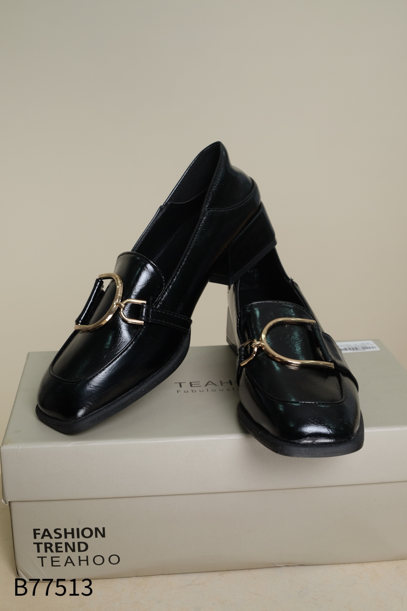 Giày loafer da đen