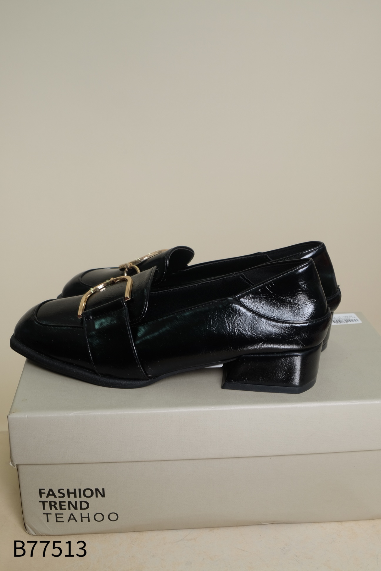 Giày loafer da đen