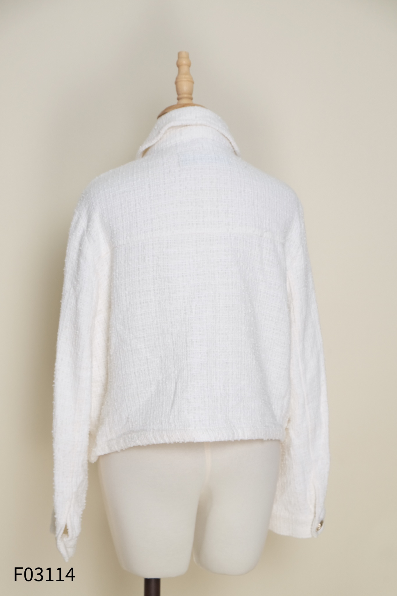 Áo dạ trắng ZARA cúc vàng