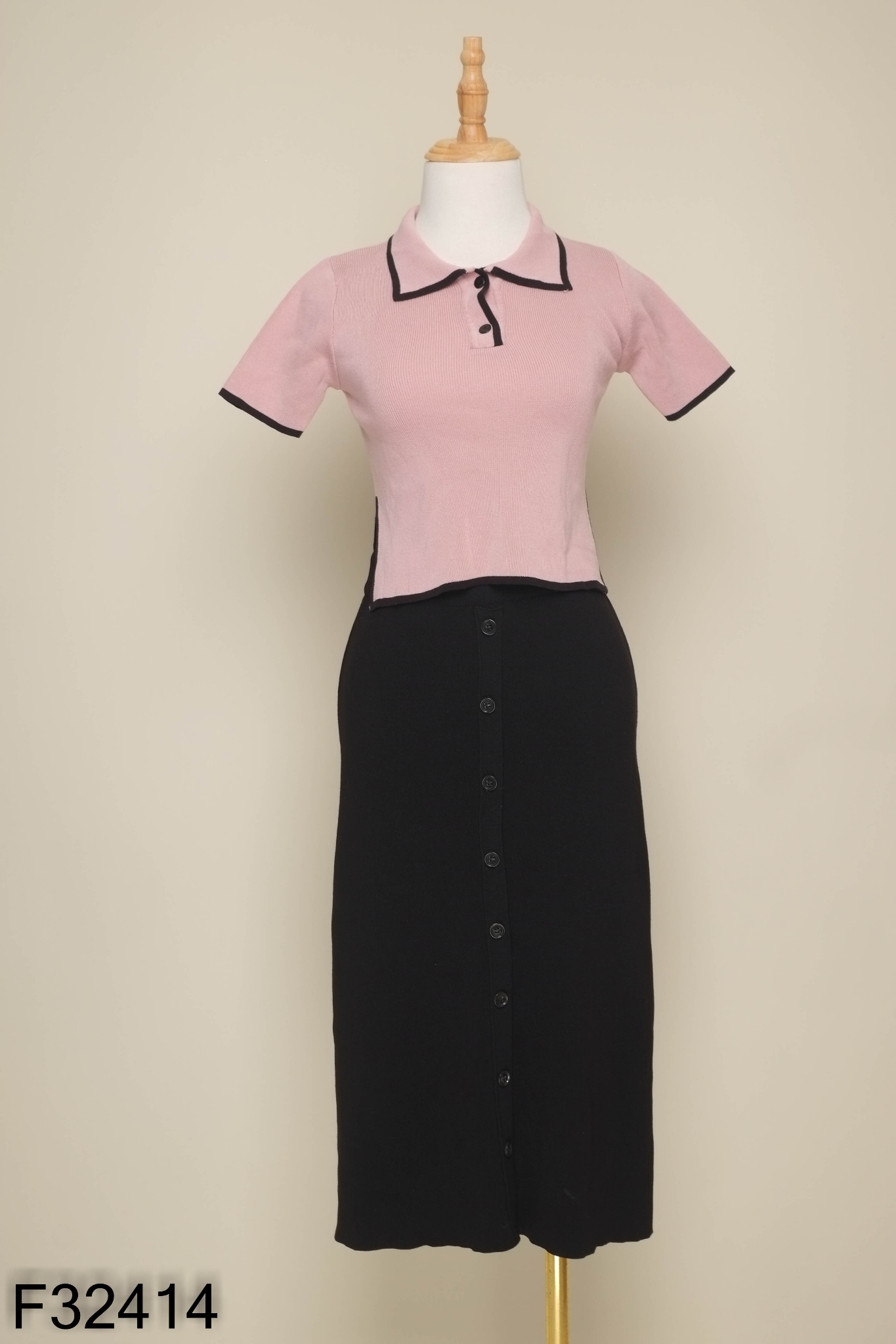 SET Áo hồng + chân váy đen