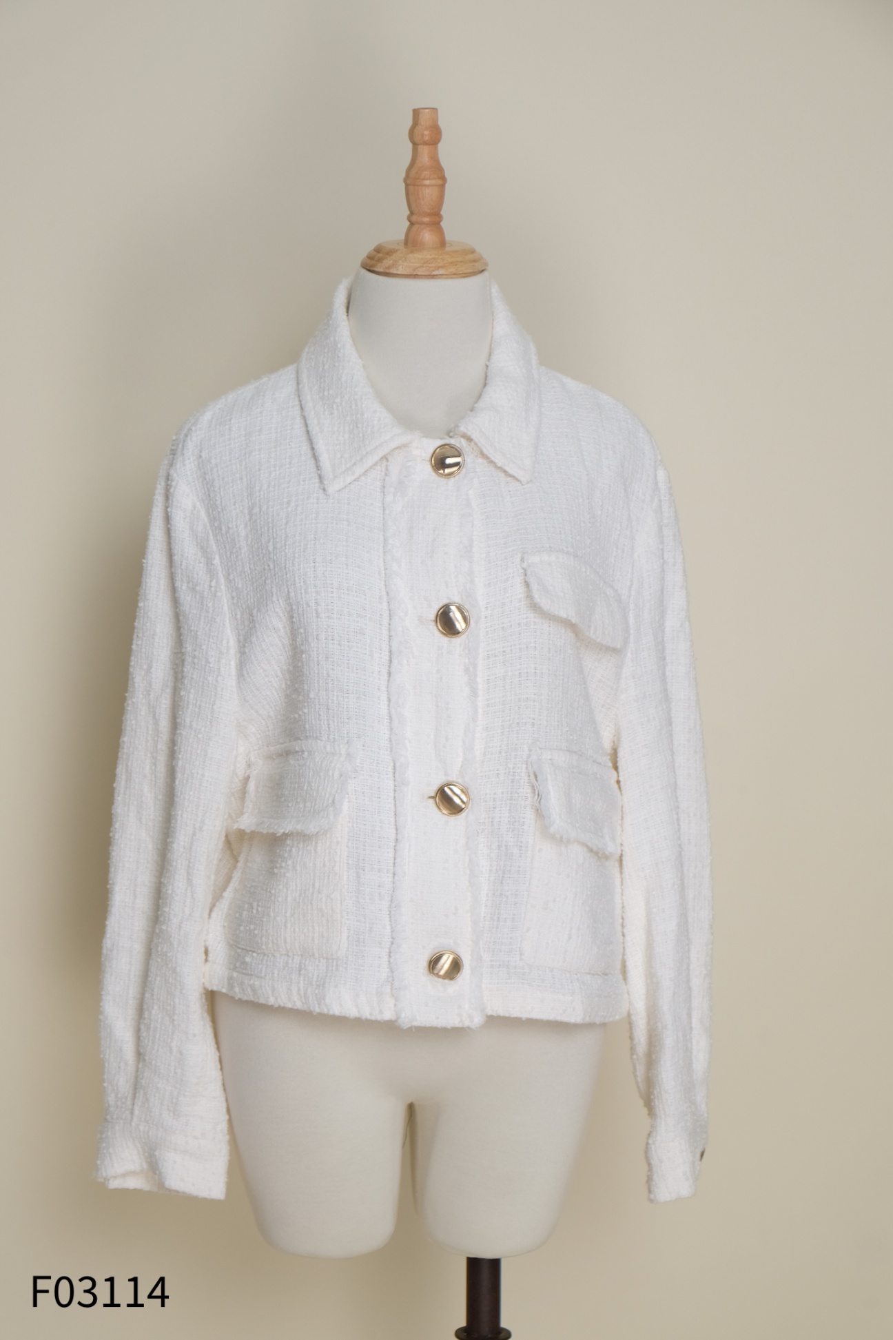Áo dạ trắng ZARA cúc vàng