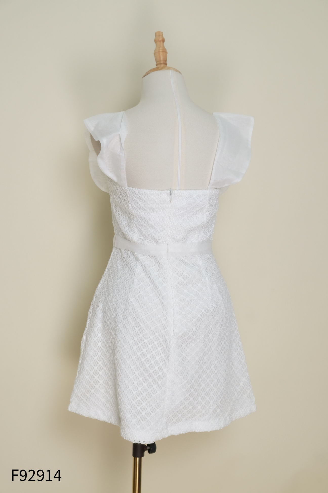 Váy LAN linen trắng vai vạt