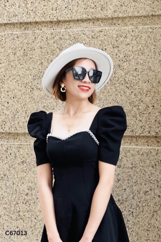 Váy LIOS đen cổ đính ngọc