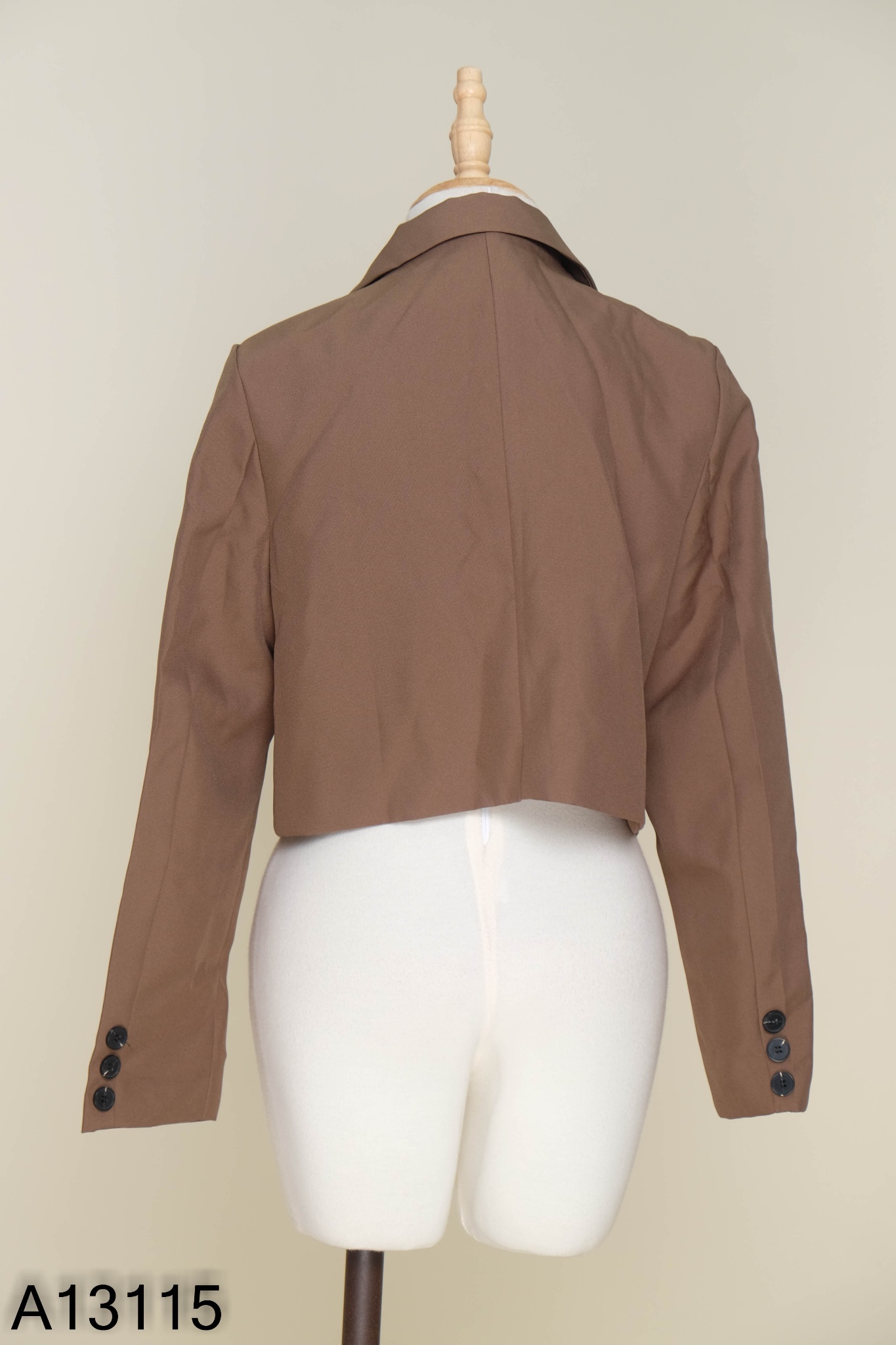 Áo nâu cổ vest dáng ngắn