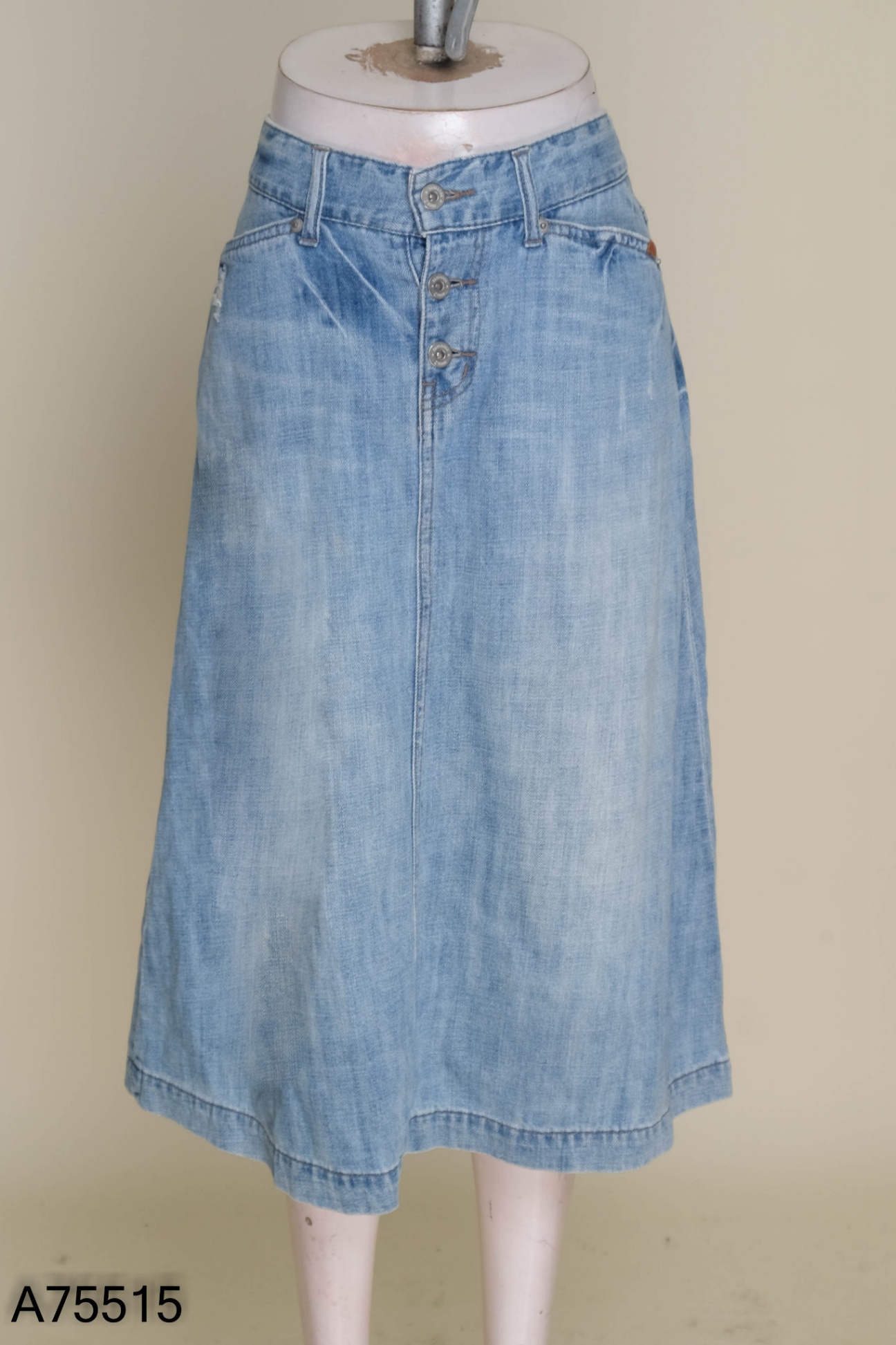 Chân váy jeans xanh 3 cúc