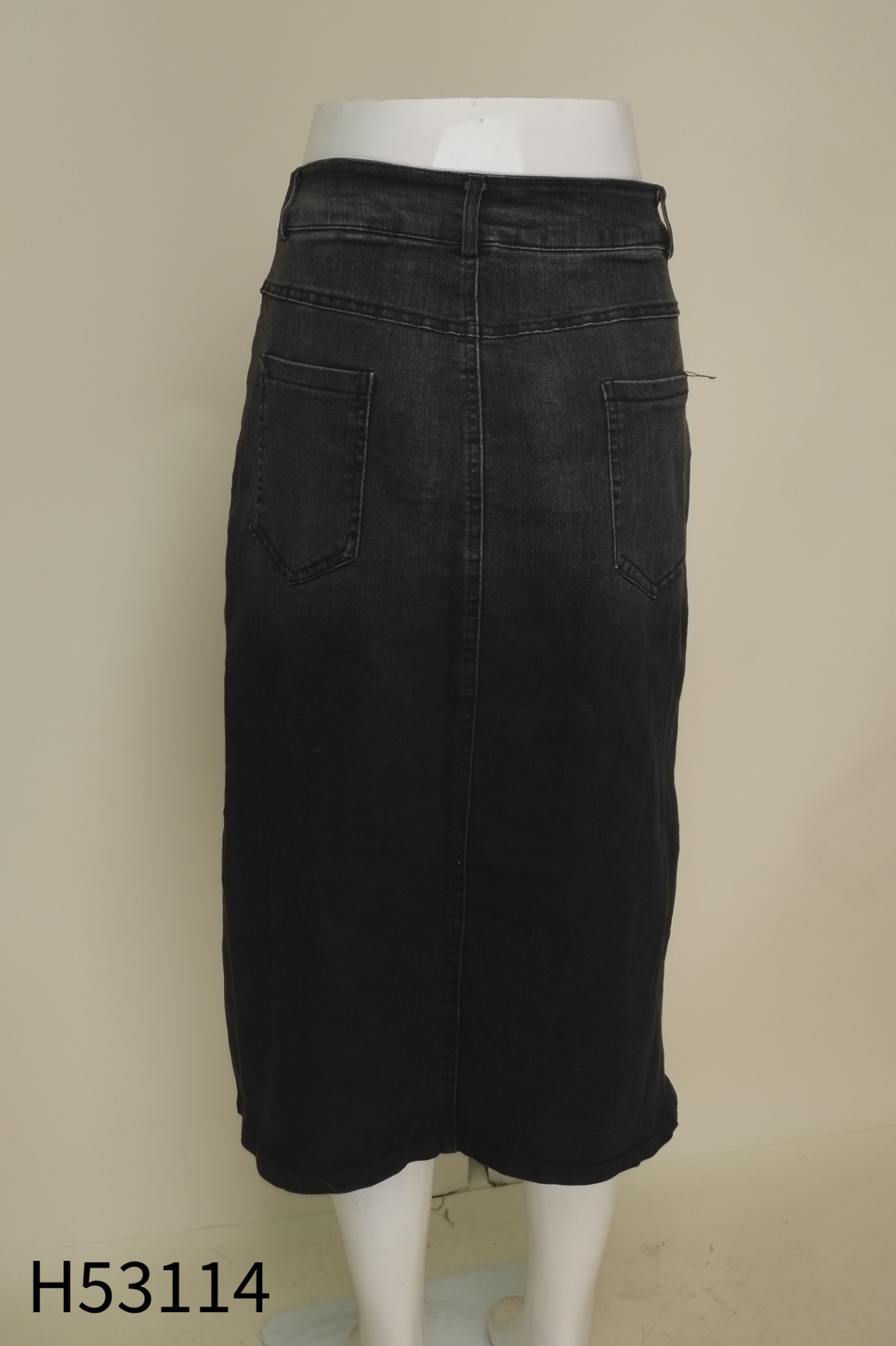 Chân váy jeans đen xẻ lệch