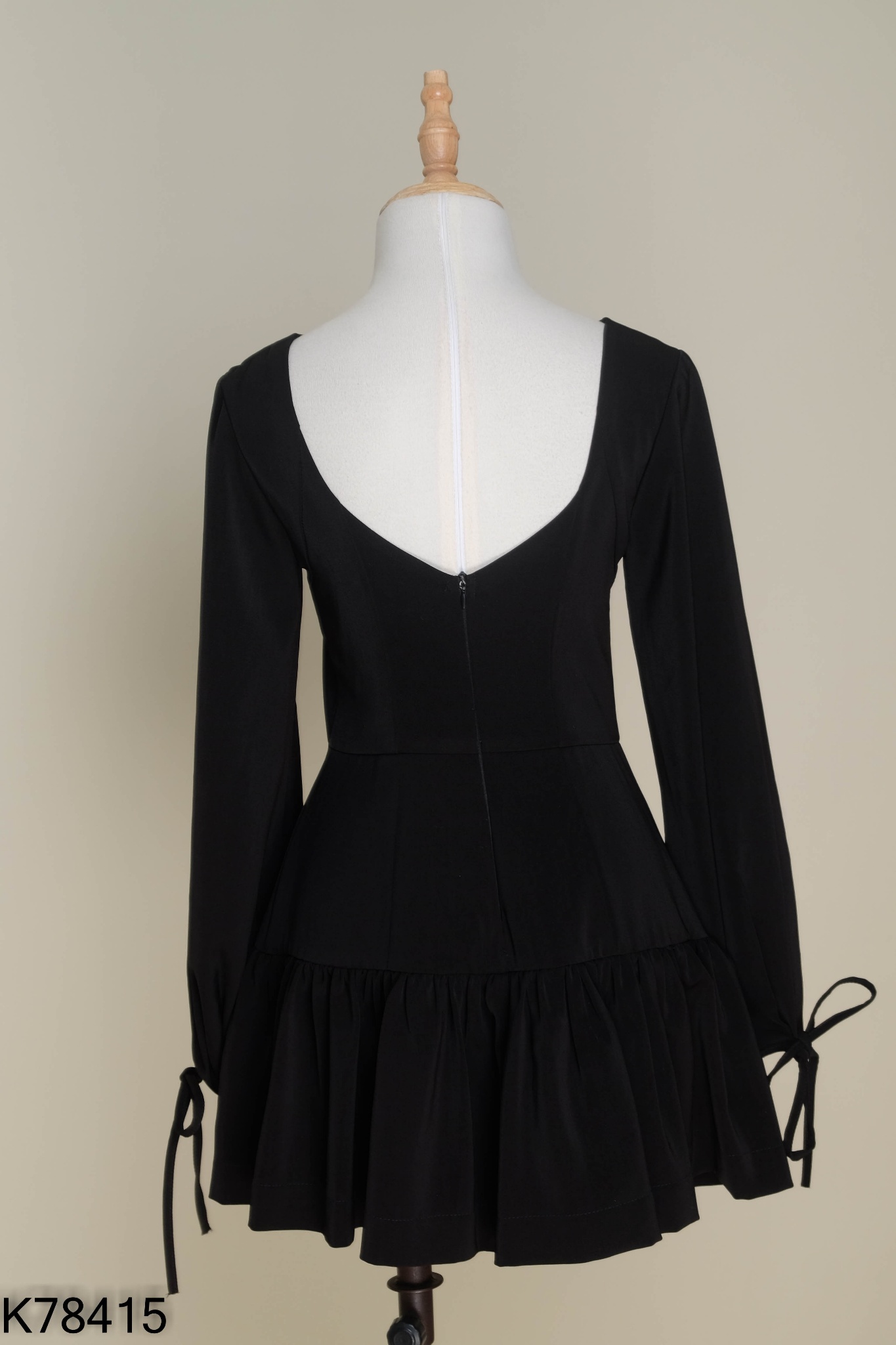 Jumpsuit đen trơn