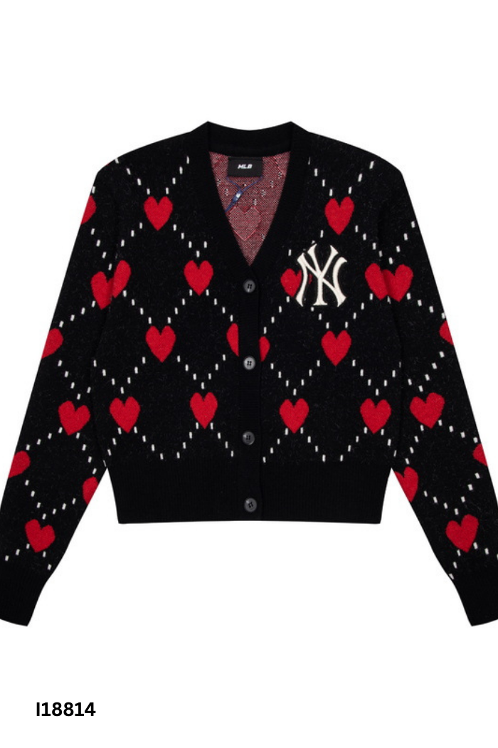 Cardigan len đen tim đỏ