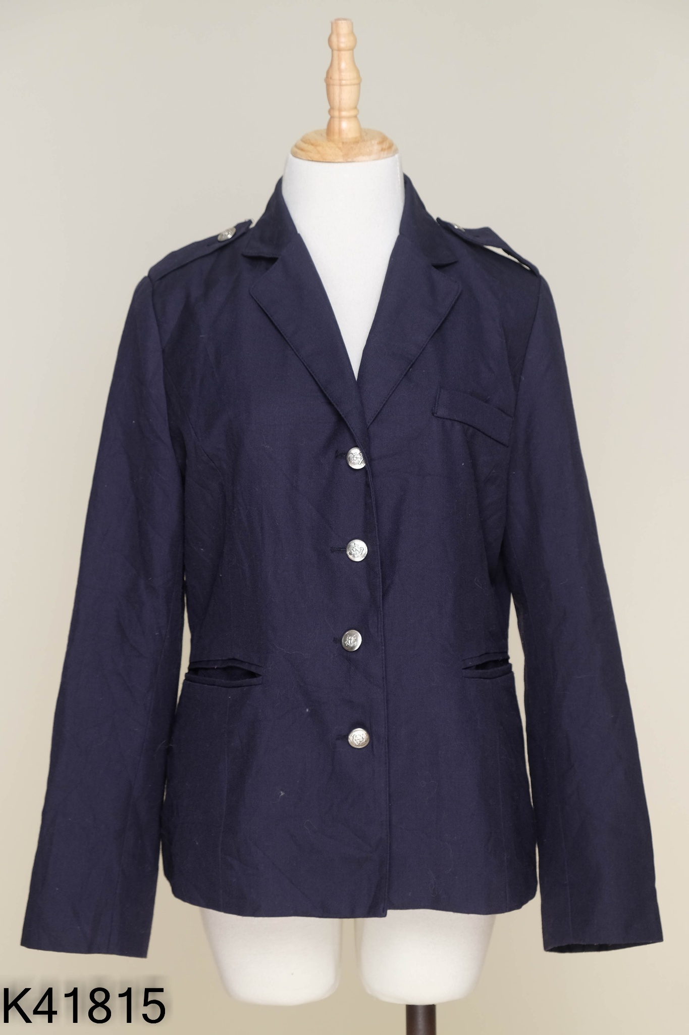 Blazer xanh than phối khuy