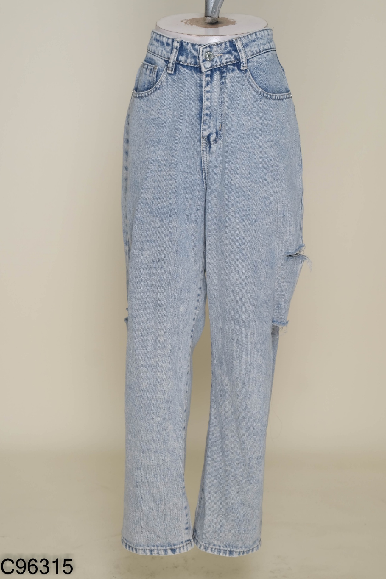 Quần jeans xanh rách