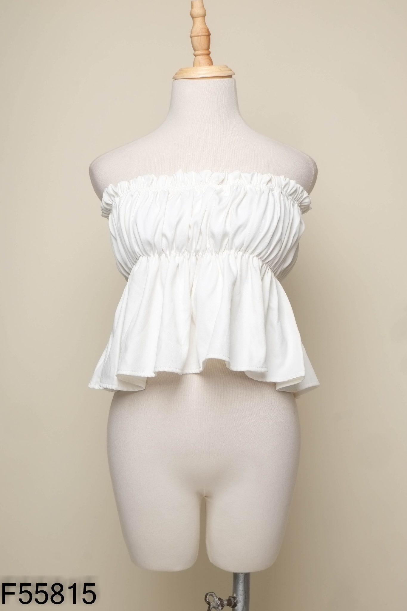 Áo cúp ngực trắng