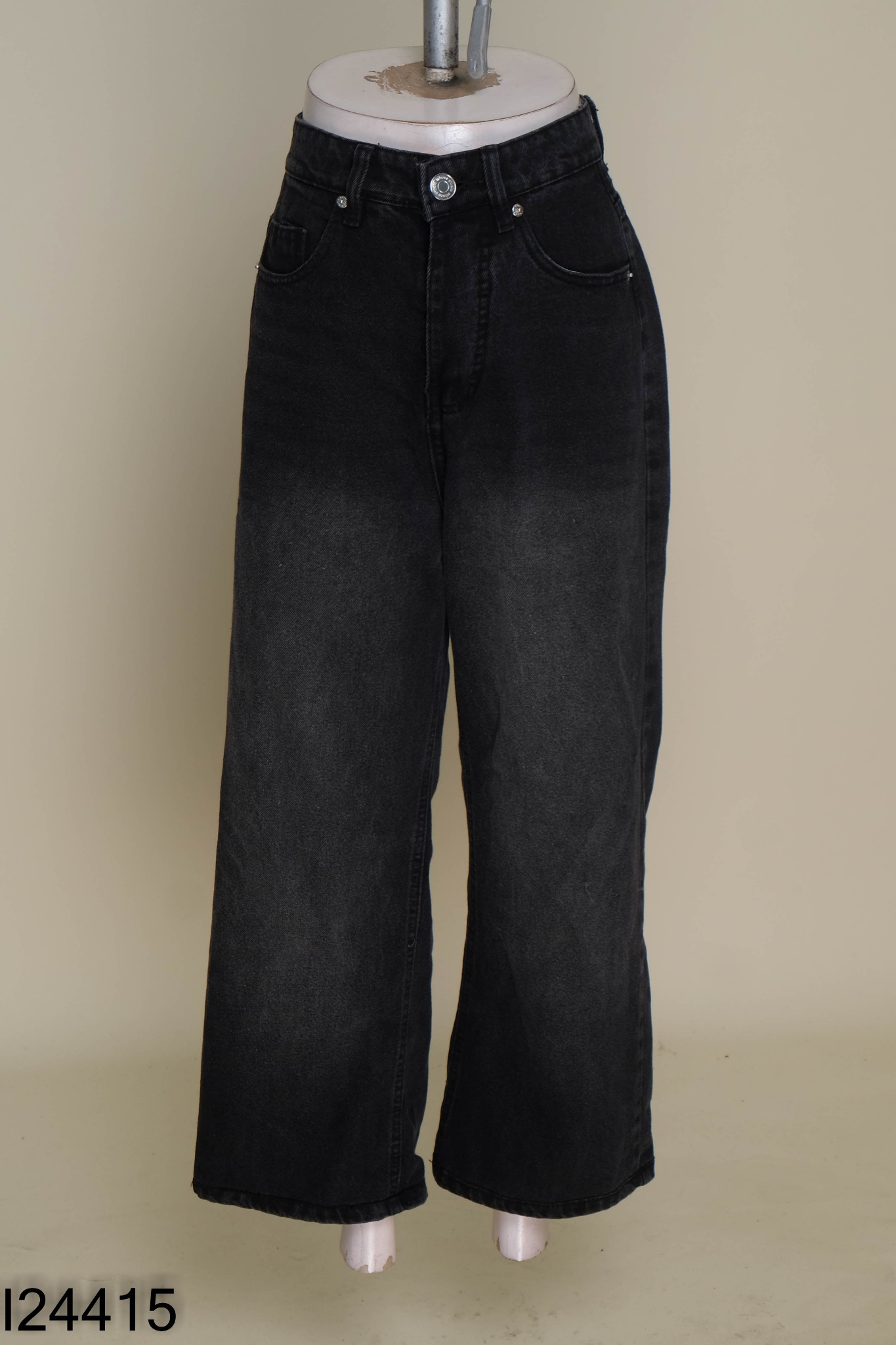 Quần jeans WHOSE STUSIO đen trơn