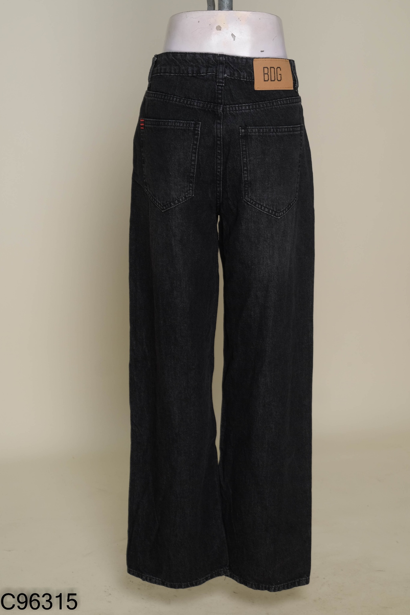 Quần jeans BDG suông xám đen