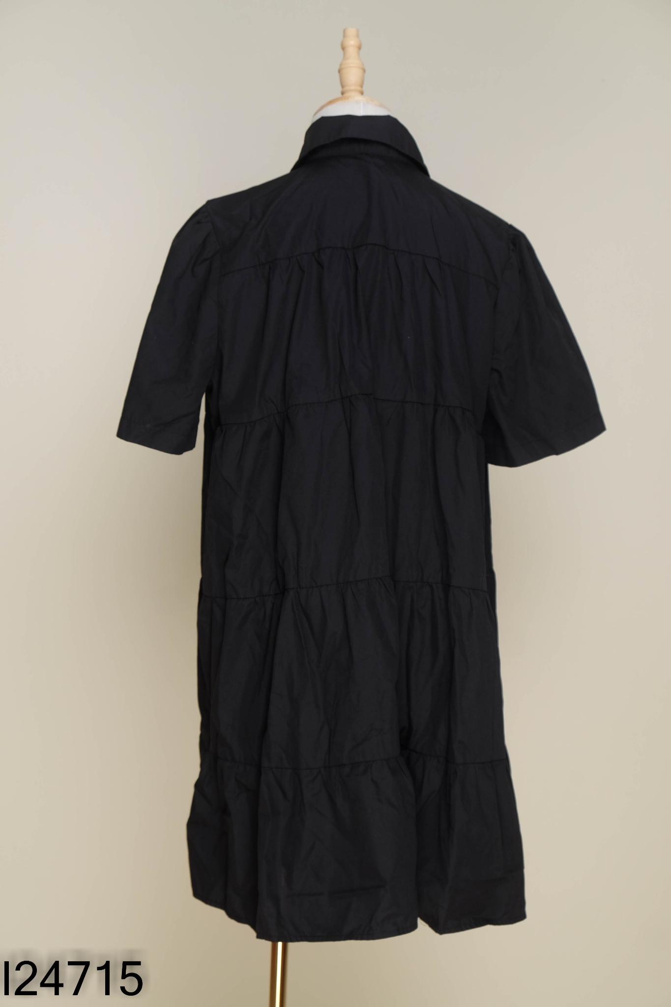 Váy babydoll đen cổ sơ mi