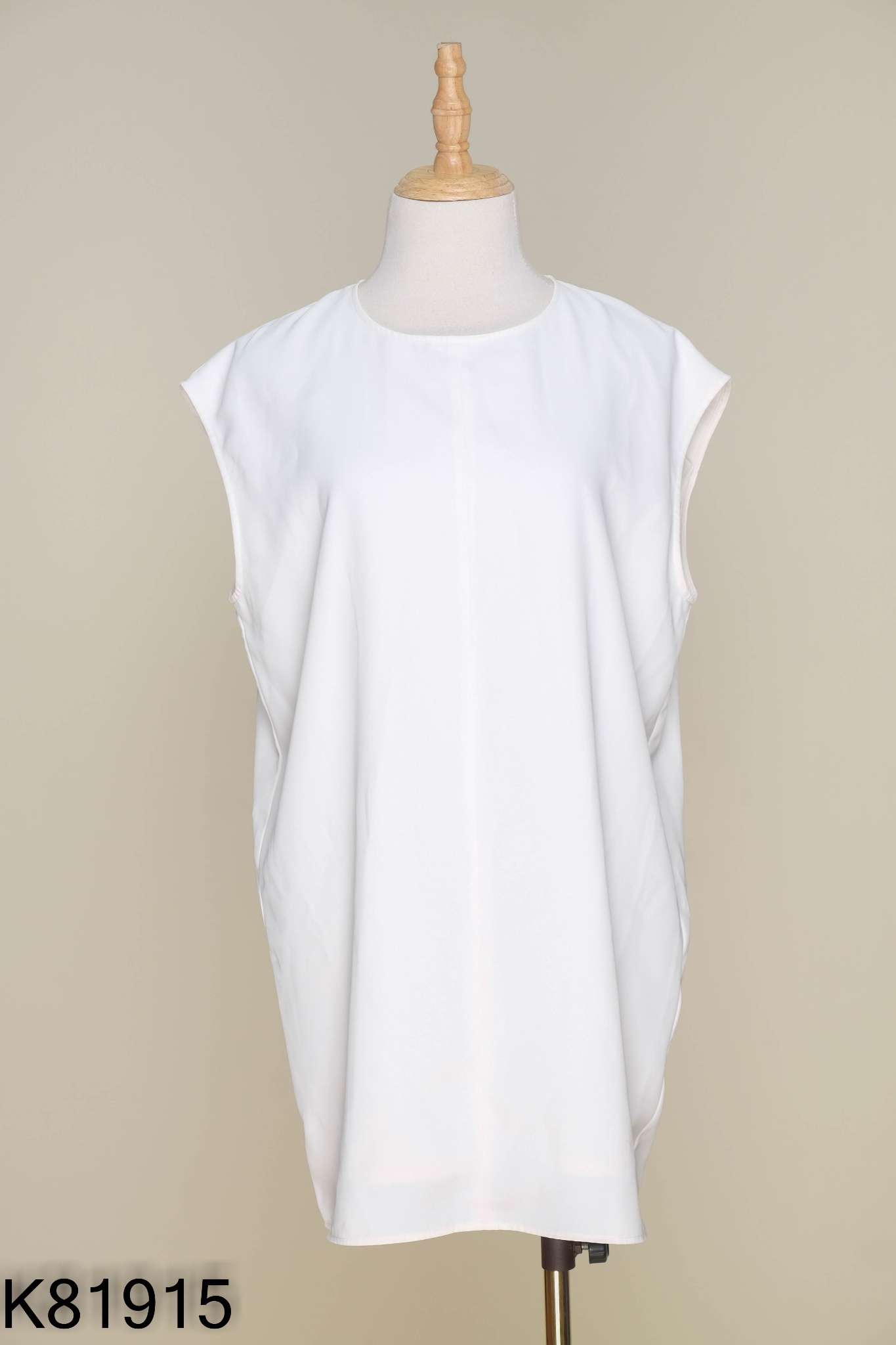 Áo UNIQLO trắng trơn
