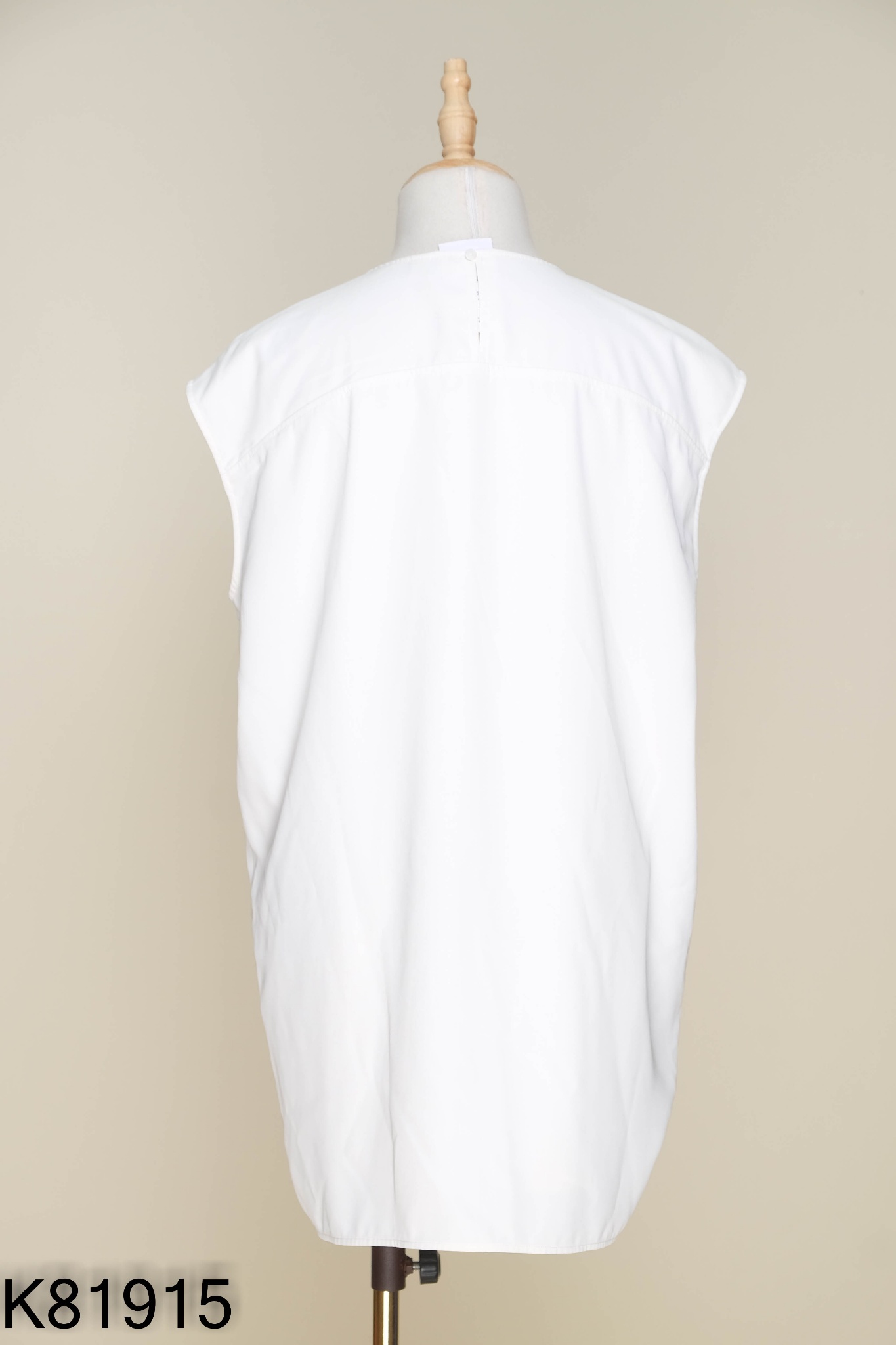 Áo UNIQLO trắng trơn