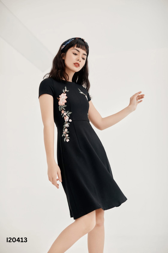 Váy ADORE DRESS đen thêu hoa