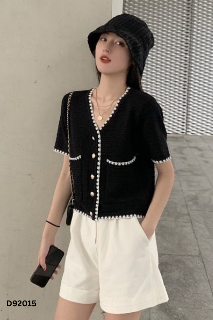 Cardigan len đen viền trắng