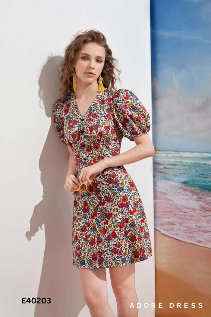 Váy ADORE DRESS họa tiết nhiều màu nền trắng