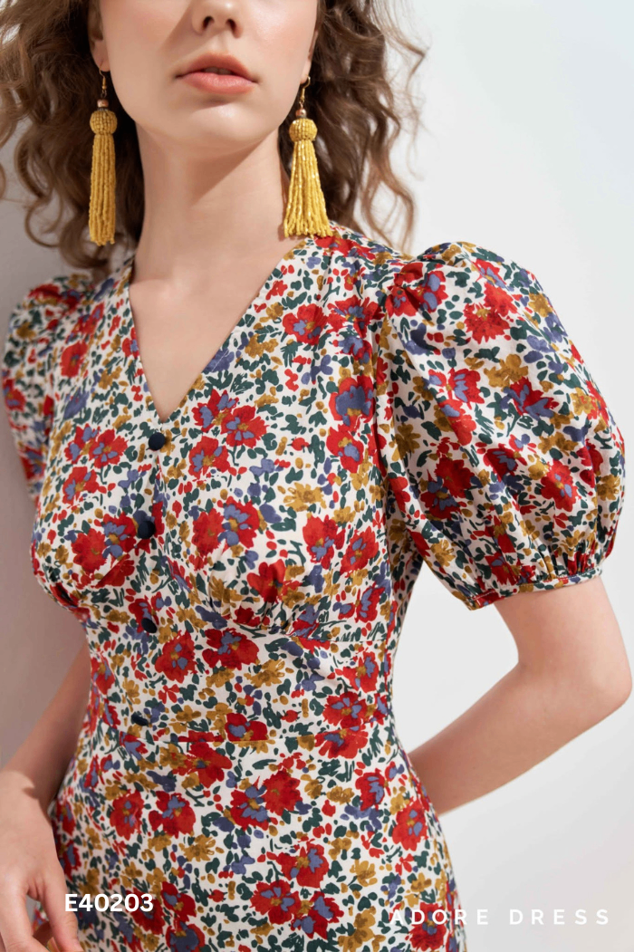 Váy ADORE DRESS họa tiết nhiều màu nền trắng