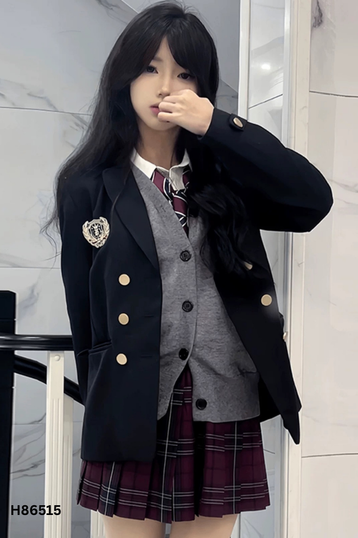 Áo blazer đen phối cúc vàng