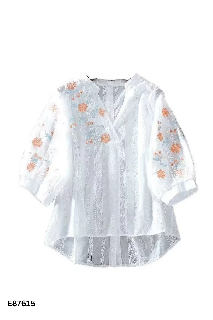 Áo trắng thêu hồng xanh