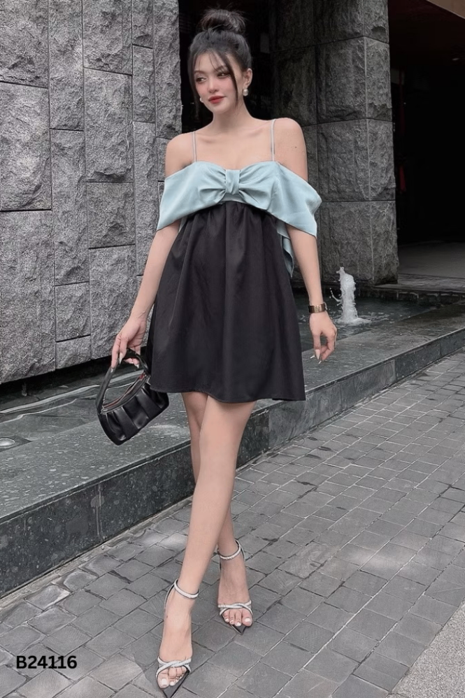 Váy hai dây MAYBI đen phối nơ xanh