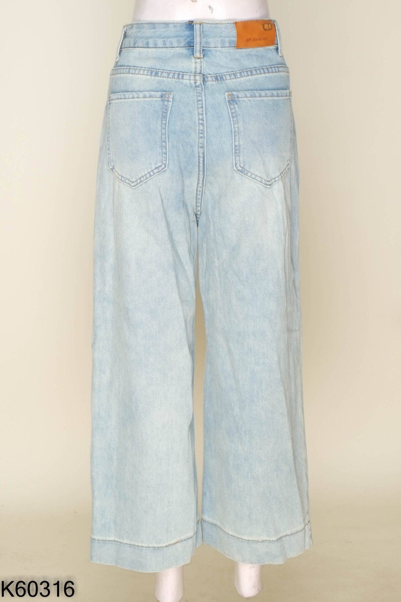 Quần jeans xanh trơn