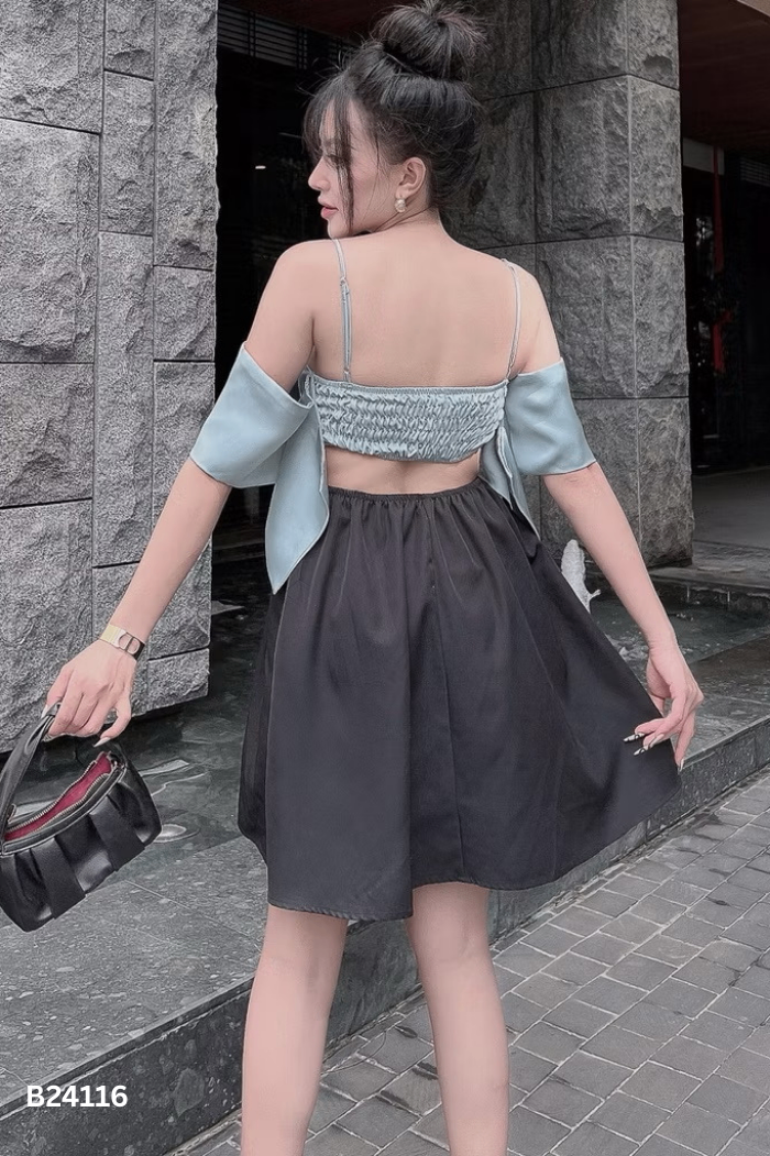 Váy hai dây MAYBI đen phối nơ xanh