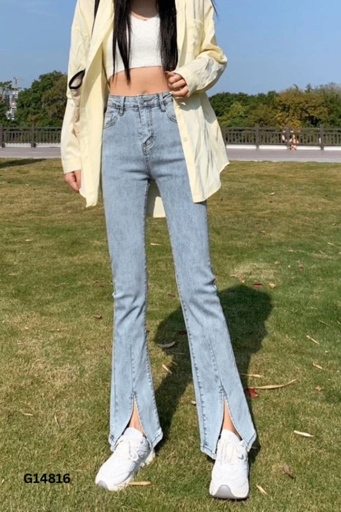 Quần jeans xanh xẻ gấu