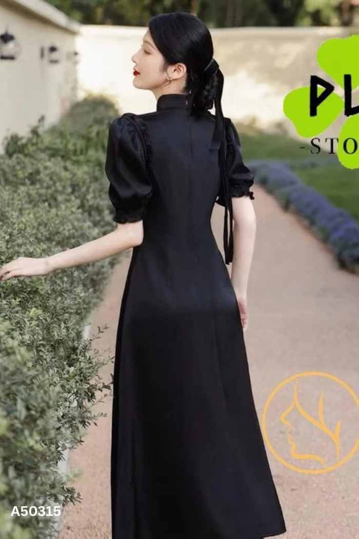 Váy đen phối vạt be