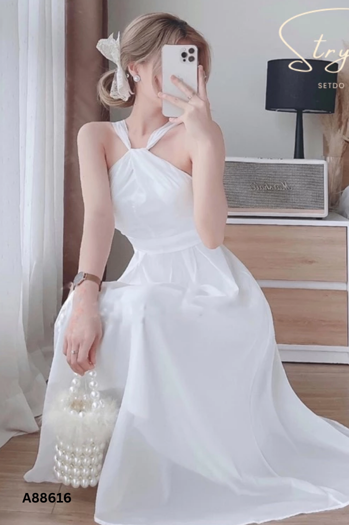 Váy chiffon trắng cổ xoắn