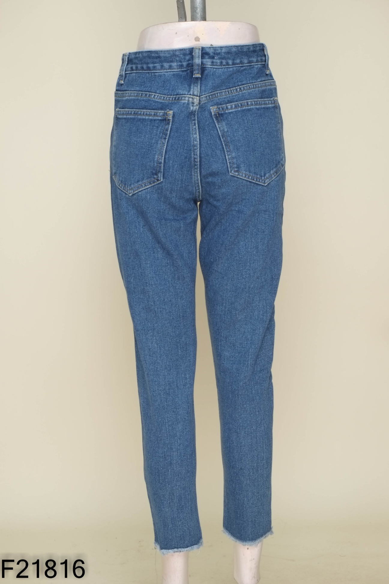 Quần jean xanh dáng baggy