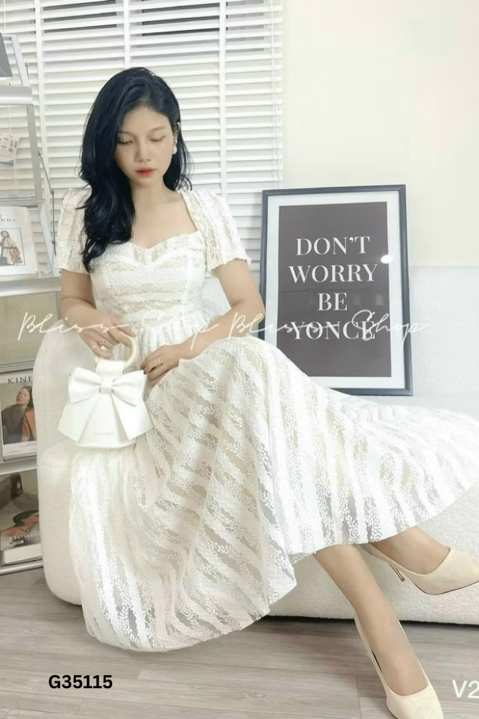 Váy ren be họa tiết