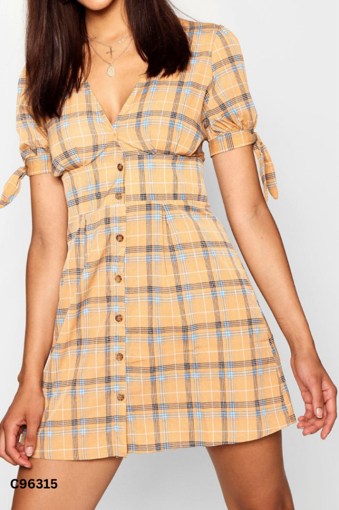 Váy vàng kẻ BOOHOO phối cúc