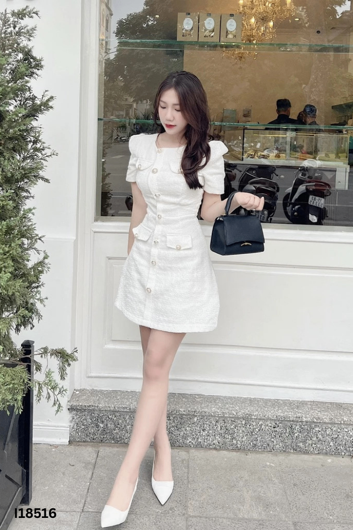 Váy nhỡ trắng kem phối khuy vàng